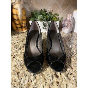 Tahari Patent Leather Kitten Heels Black Size 8.5